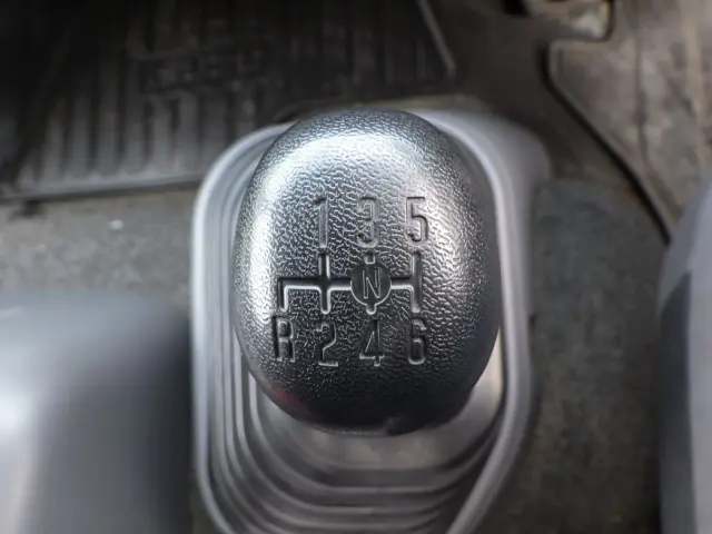 MT6速です。|いすゞ フォワード 2RG-FSR90S2(2WD)の写真20