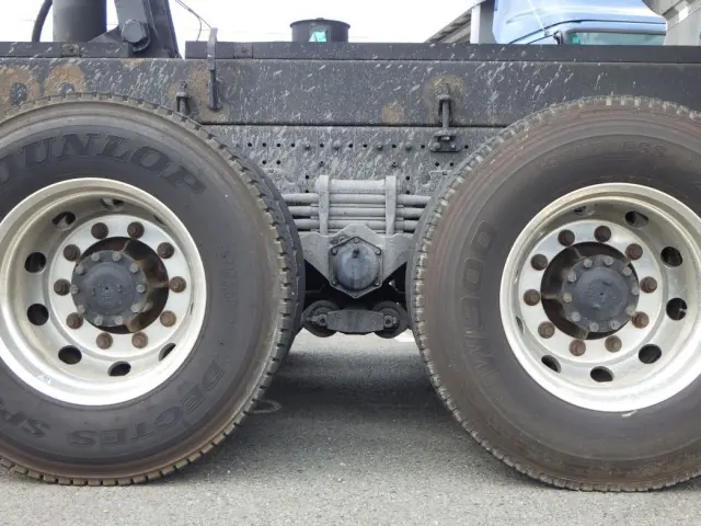 タイヤ間の状態です。|日野 プロフィア 2DG-FS1AHA(6x4)の写真5
