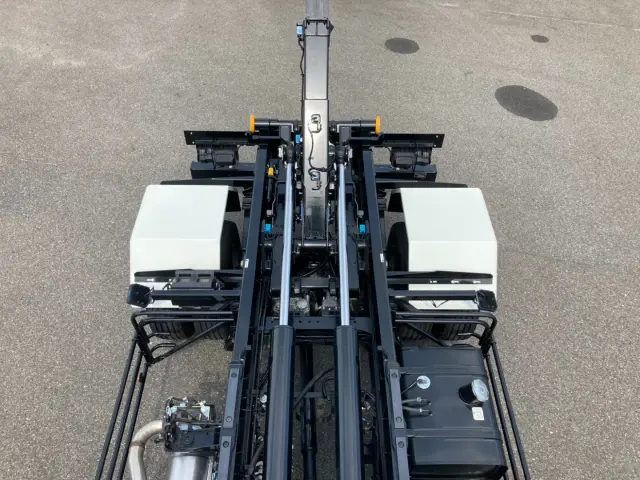 ホイストとシャーシ周りの状態です。|日野 レンジャー 2KG-FE2ACA(2WD)の写真16