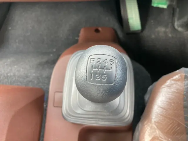 6速です|日野 レンジャー 2KG-FE2ACA(2WD)の写真36