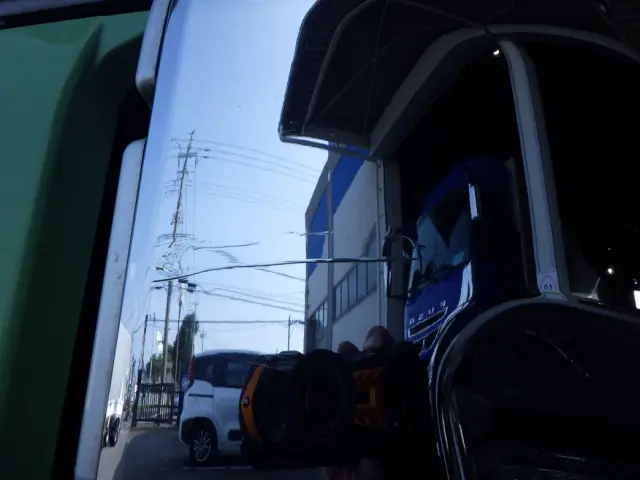 フロントバンパーの運転席側にスレがあります。|三菱 スーパーグレート 2RG-FP74HDR(2WD)の写真24