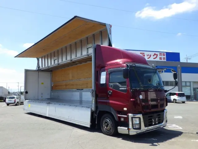 いすゞ ギガ QKG-CYJ77A(8x4)の写真2