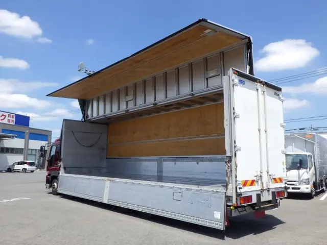 いすゞ ギガ QKG-CYJ77A(8x4)の写真3