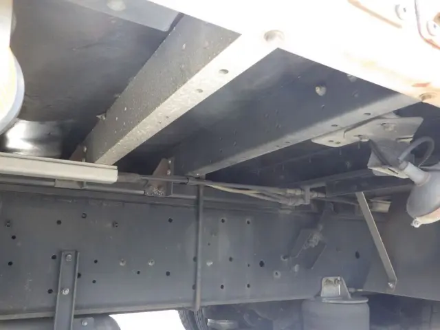 シャーシとネタの状態です。(縦は鉄・横ネタはアルミ製です)|いすゞ ギガ QKG-CYJ77A(8x4)の写真7