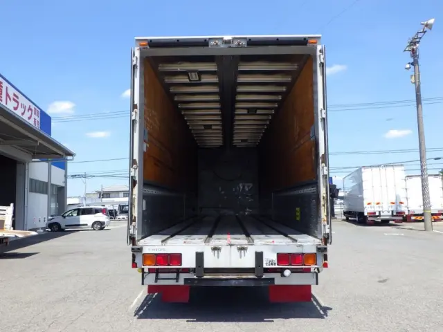 いすゞ ギガ QKG-CYJ77A(8x4)の写真9
