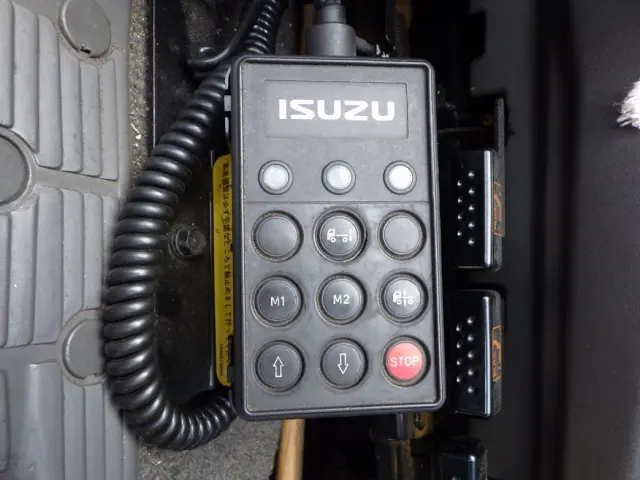 エアサスのコントローラーです。|いすゞ ギガ QKG-CYJ77A(8x4)の写真14