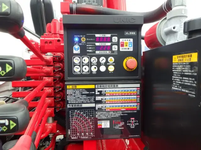 空車時定格荷重及び作業半径ー揚程図です。|三菱 ファイター 2KG-FK62F(2WD)の写真14