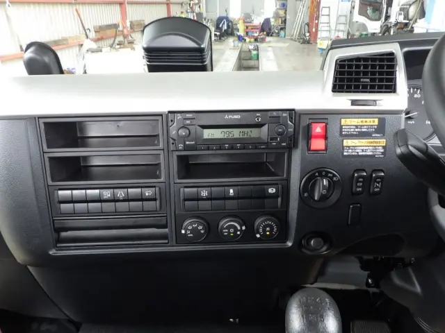 パネル周りの状態です。|三菱 ファイター 2KG-FK62F(2WD)の写真19