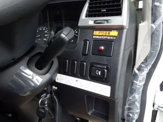 三菱 ファイター 2KG-FK62F(2WD)の写真20