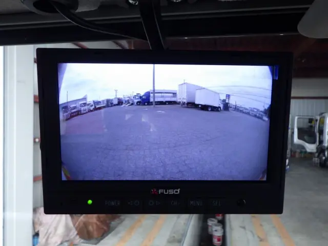 液晶バックモニター付きです。|三菱 ファイター 2KG-FK62F(2WD)の写真23