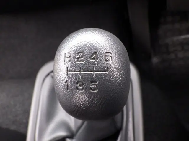 MT6速です。|三菱 ファイター 2KG-FK62F(2WD)の写真24