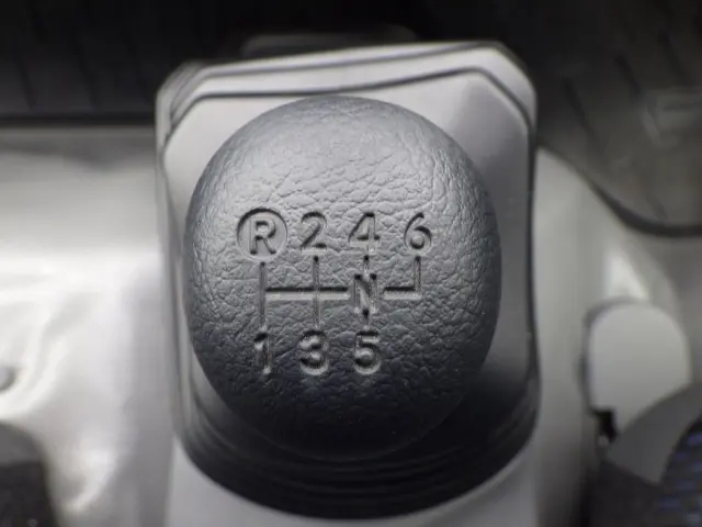 MT6速です。|日野 デュトロ 2KG-XZU712M(2WD)の写真23