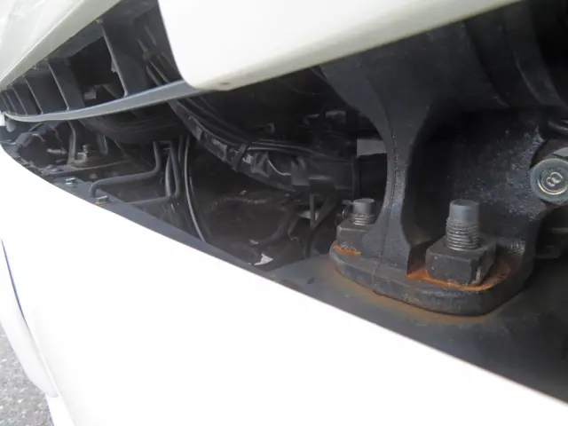 フロントバンパー内部に軽い置きサビがあります。|日野 デュトロ 2KG-XZU712M(2WD)の写真15
