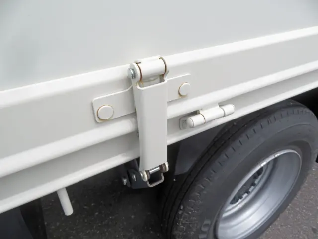 セイコーラックに軽い置きサビがあります。(左右)|日野 デュトロ 2KG-XZU712M(2WD)の写真23