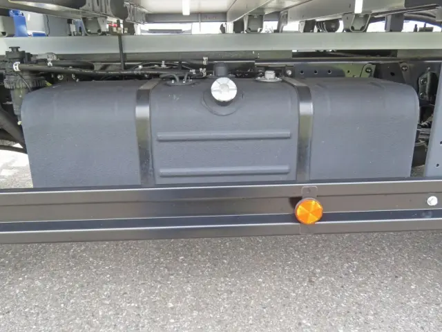 燃料タンクは100Lです。|日野 デュトロ 2KG-XZU712M(2WD)の写真27