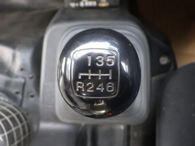 MT6速です。|日野 レンジャー TKG-FC9JCAA(2WD)の写真17