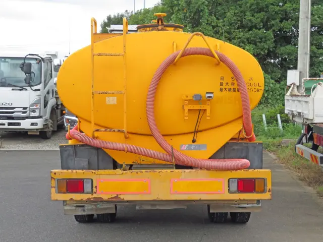 積載物は水です。|いすゞ エルフ PKG-NPR75N(2WD)の写真9