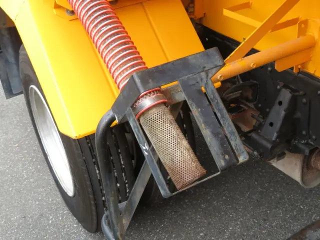 吸水ホース先端の状態です。|いすゞ エルフ PKG-NPR75N(2WD)の写真14