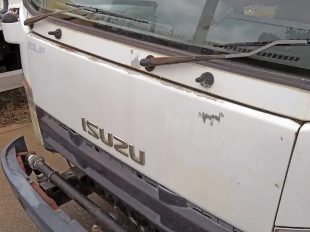 フロントパネルにキズ・サビ・塗装剥がれがあります。|いすゞ エルフ PKG-NPR75N(2WD)の写真28