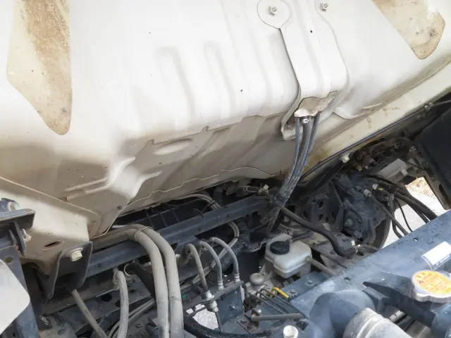 キャブ底面の状態です。|いすゞ エルフ PKG-NPR75N(2WD)の写真40