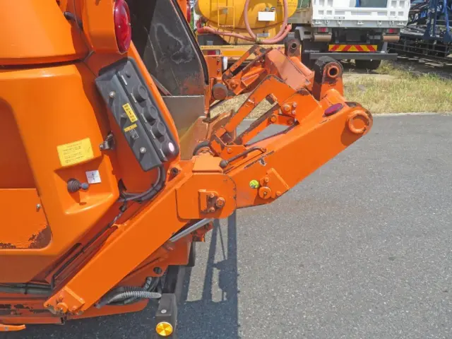 コンテナ傾倒装置付きです。|いすゞ フォワード TKG-FRR90S2(2WD)の写真14