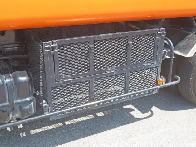 物入れが付いています。|いすゞ フォワード TKG-FRR90S2(2WD)の写真19