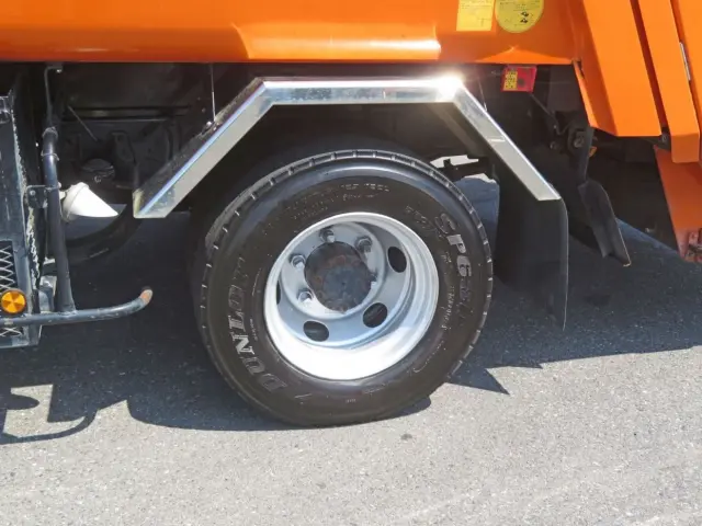リアフェンダーはステンレス製です。|いすゞ フォワード TKG-FRR90S2(2WD)の写真20