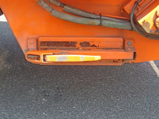 汚水タンク付きです。|いすゞ フォワード TKG-FRR90S2(2WD)の写真21