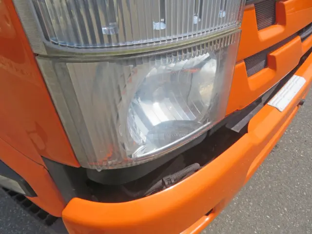 運転席側のヘッドライトレンズにくもりがあります。※助手席側にはくもりはありません。|いすゞ フォワード TKG-FRR90S2(2WD)の写真25