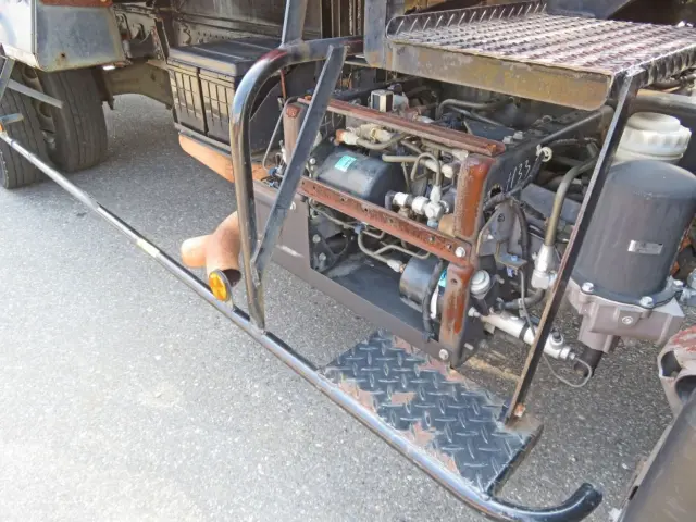 運転席側サイドバンパー及び周辺にサビがあります。(助手席側も同様です)|いすゞ フォワード TKG-FRR90S2(2WD)の写真38