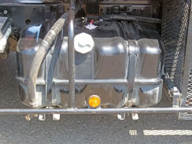 燃料タンクは100Lです。|いすゞ フォワード TKG-FRR90S2(2WD)の写真47