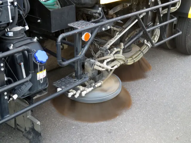 助手席側ブラシ作動時の状態です。|いすゞ フォワード 2PG-FRR90T2改(2WD)の写真21