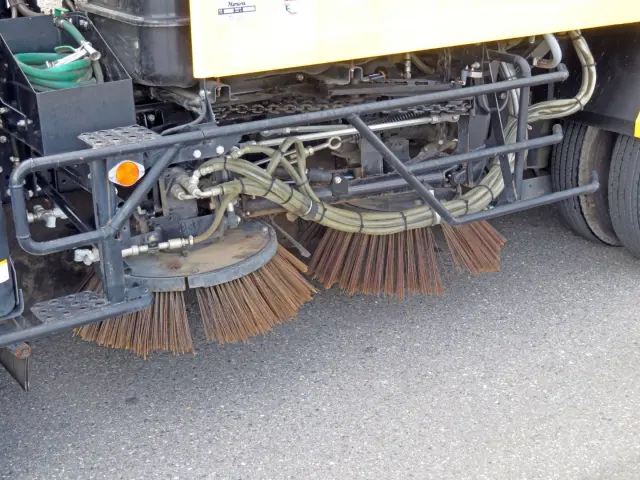 ブラシを格納した状態です。|いすゞ フォワード 2PG-FRR90T2改(2WD)の写真22