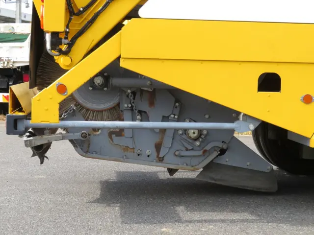 主ブラシを格納した状態です。|いすゞ フォワード 2PG-FRR90T2改(2WD)の写真24