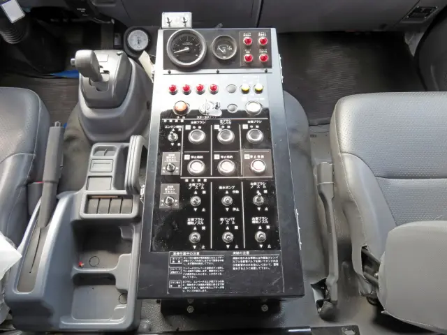上物の操作スイッチです。|いすゞ フォワード 2PG-FRR90T2改(2WD)の写真28