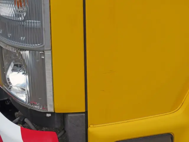 助手席ドアに細かいキズがあります。|いすゞ フォワード 2PG-FRR90T2改(2WD)の写真38