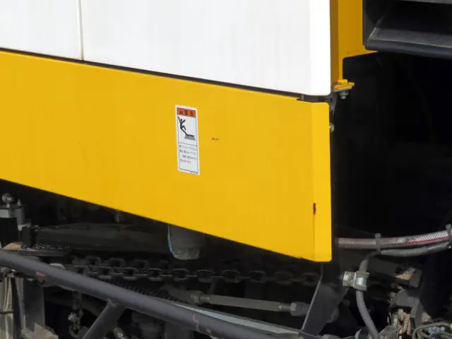 ボディー運転席側に小さいサビがあります。|いすゞ フォワード 2PG-FRR90T2改(2WD)の写真43