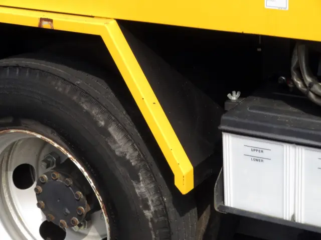 運転席側リアフェンダーに小サビがあります。|いすゞ フォワード 2PG-FRR90T2改(2WD)の写真45