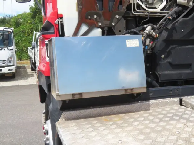 工具箱付きです。(ステンレス製)|いすゞ ギガ QKG-EXD52BD(2WD)の写真14