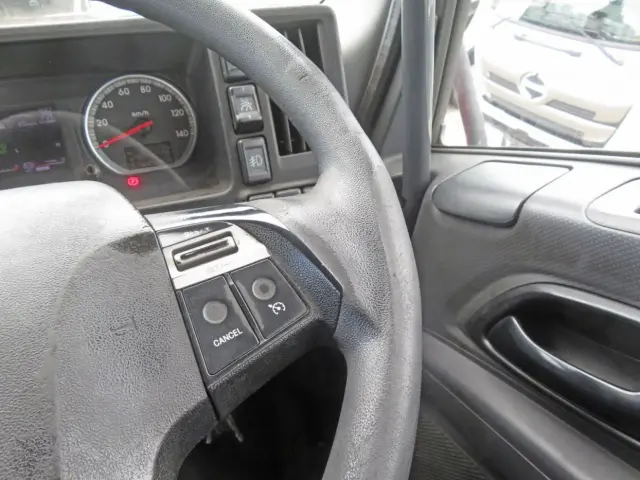 ハンドル周りにスレがあります。|いすゞ ギガ QKG-EXD52BD(2WD)の写真24