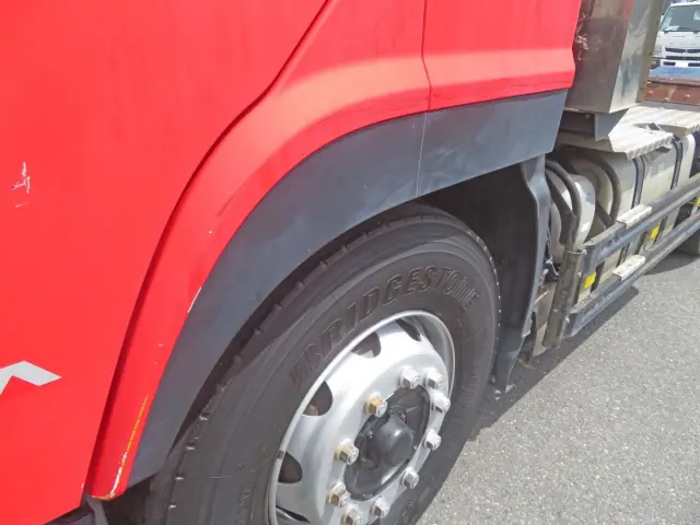 助手席側フェンダーにキズ・軽いスレがあります。|いすゞ ギガ QKG-EXD52BD(2WD)の写真28