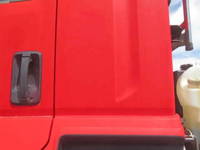 クォーターパネル下部に看板はがし跡があります。|いすゞ ギガ QKG-EXD52BD(2WD)の写真30