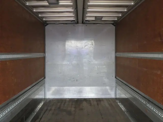 床前側に雨漏れで濡れています。|三菱 ファイター 2KG-FK65FZ(2WD)の写真10