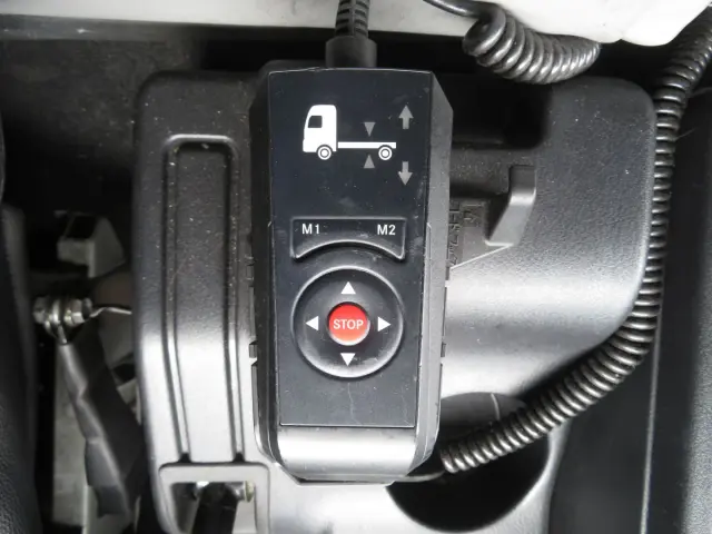 エアサスのコントローラーです。|三菱 ファイター 2KG-FK65FZ(2WD)の写真25