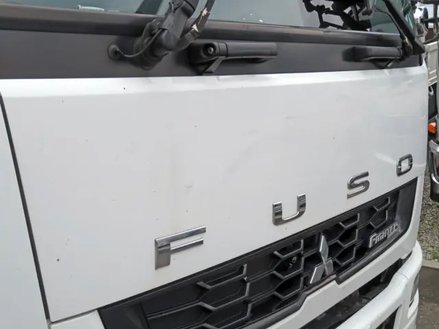 フロントパネル各所にキズ・サビがあります。|三菱 ファイター 2KG-FK65FZ(2WD)の写真37