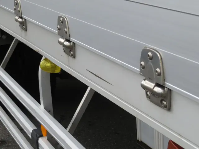 運転席側サイドレールにキズがあります。|三菱 ファイター 2KG-FK65FZ(2WD)の写真44