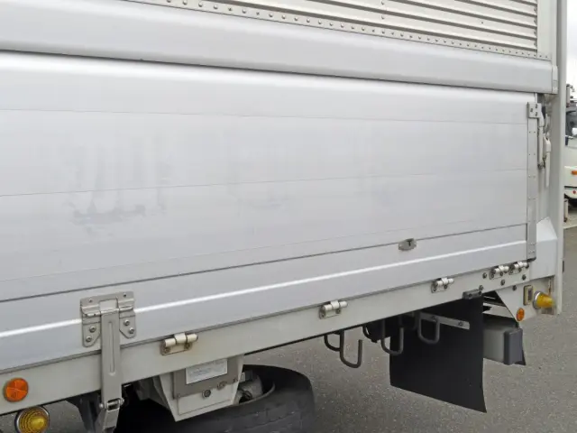助手席側あおり後方に看板日焼け跡があります。(運転席側も同様です)|日野 プロフィア 2DG-FW1AHG(8x4)の写真15