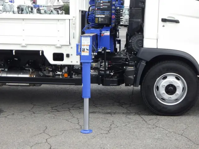 アウトリガーは差し違い式です。|日野 レンジャー 2PG-FC2ABA(2WD)の写真11