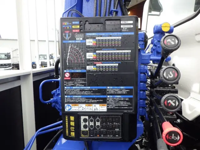 空車時定格荷重及び作業半径ー揚程図です。|日野 レンジャー 2PG-FC2ABA(2WD)の写真13