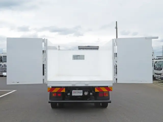 リア扉は観音開き式です。|日野 レンジャー TKG-FC9JCAA(2WD)の写真11